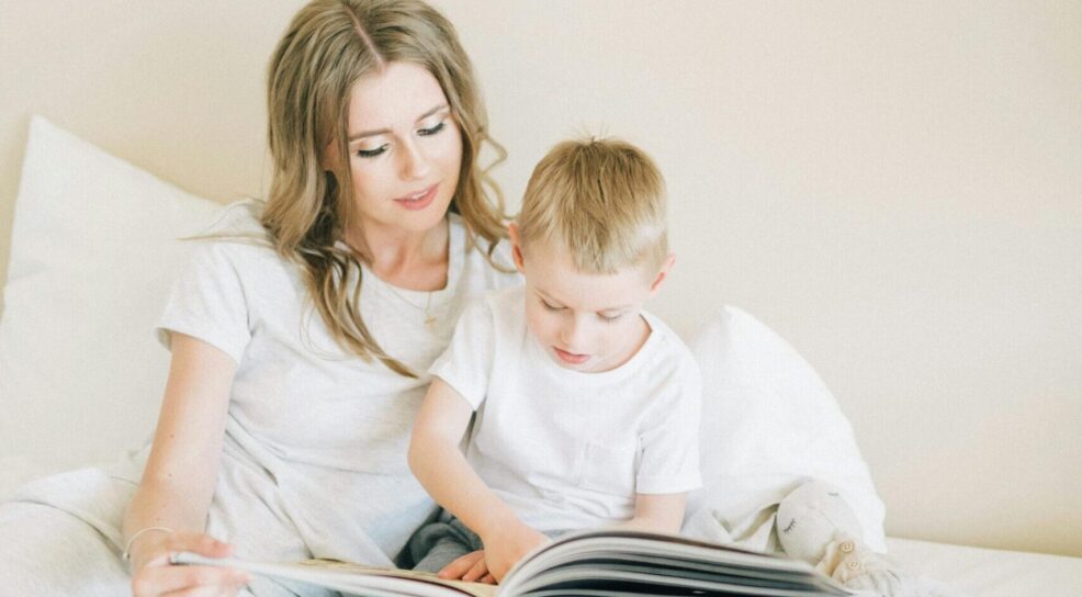 moeder leest voor